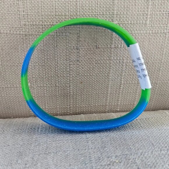 Earth Day Bracelet Blue/Green Rubber Stretched Unisex Wrist Band NWT Unbranded - Picture 3 of 9